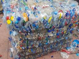 Čerstvé 100% čiré PET lahve Plastový odpad / Odpadky z pet lahví / Plastové zbytky