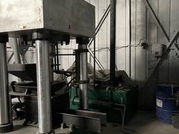 NOVINKA Y83-500 Hydraulický lis na kovové brikety