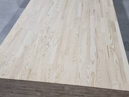 Masivní lepené desky / Desky z borovice spojené na mikrozávity